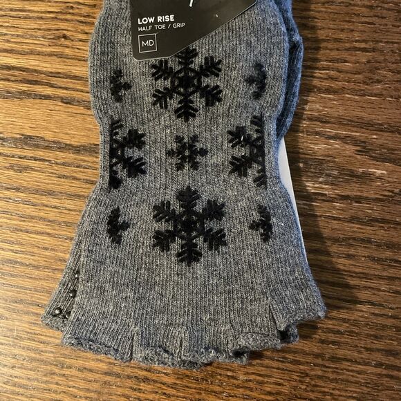 ToeSox Half Toe Grip Non Slip Black Gray Socks Pilates Yoga Size Med - Picture 2 of 5